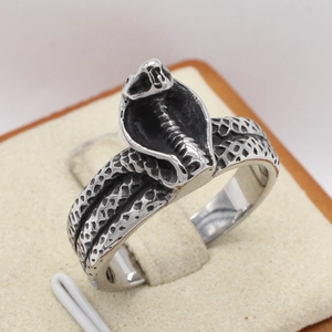Vintage Titanium Steel Cobra Snake Ring Retro Punk Gothic Scale Texture Animal Band Ring For Men Women Fashion Jewelry