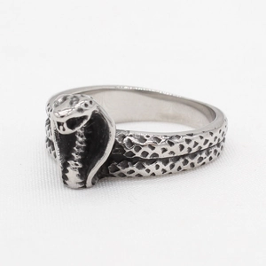 Retro stainless steel cobra snake ring with vintage silver finish and scale texture