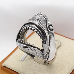 Vintage silver shark head ring in stainless steel with detailed open jaw design