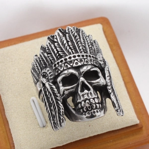 Vintage Indian skull ring in stainless steel with detailed feather headdress design