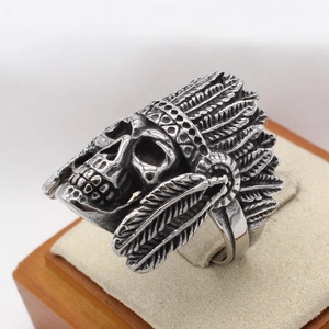 Retro mens stainless steel ring featuring a detailed Indian skull with feather headdress