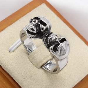 Retro double skull ring for men in antique silver finish made of durable titanium steel