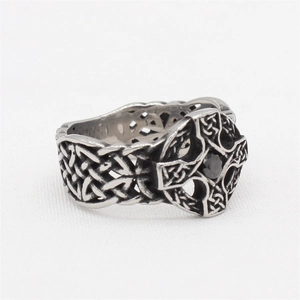 Vintage stainless steel Celtic knot ring with black gemstone inlay in silver finish