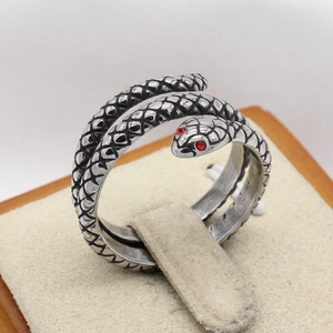 Gothic snake ring in vintage stainless steel with red eyes and detailed scales