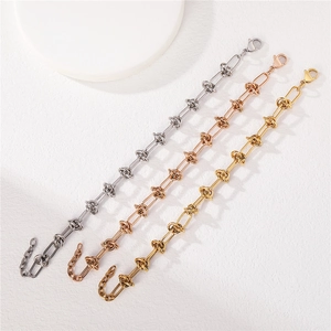 Lot de trois bracelets à nœuds en acier inoxydable en argent, or et or rose
