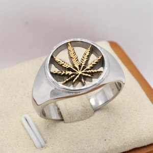 Retro two-tone stainless steel ring featuring a golden maple leaf in a hollow circular frame