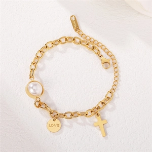 Bracelet doré 18KGP avec breloques croix, perle et médaille gravée LOVE