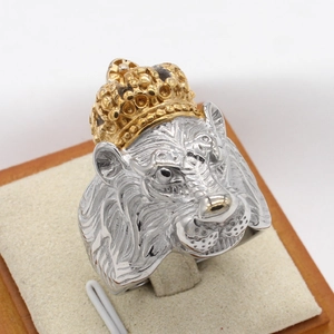 Bague tête de lion rétro pour homme avec couronne dorée en acier inoxydable argenté