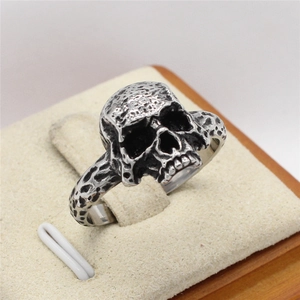 Retro gothic skull ring in oxidized silver finish, stainless steel men's band