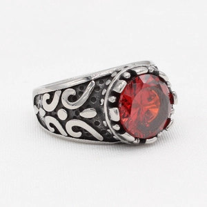 Retro stainless steel ring featuring a large round red gemstone and vintage relief patterns