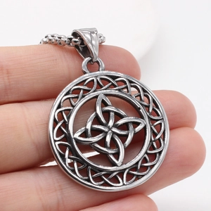 Vintage Viking Celtic Knot Round Pendant Titanium Steel Necklace For Men Retro Nordic Totem Hollow Amulet Jewelry Accessory