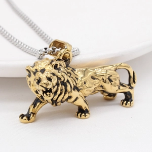 Men's retro lion head pendant necklace in gold-tone steel with vintage texture