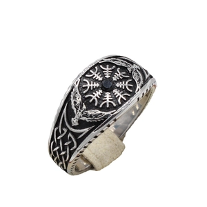 Bague Viking Vegvisir vintage en acier argenté avec pierre noire et nœuds celtiques