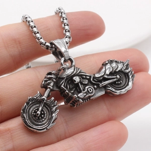 Retro motorcycle pendant necklace in silver stainless steel with flame engraved wheels