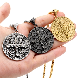 Pendentif Médaille de Saint Benoît Vintage en Acier Inoxydable Croix Religieuse Rond pour Hommes Femmes Bijoux Punk Hip Hop