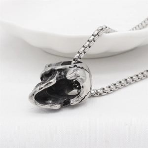 Collier avec pendentif crâne creux argenté rétro et chaîne box vintage style punk hip hop