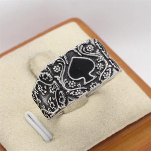 Bague Homme en Acier Inoxydable Rétro Pique Gothique Punk Bande Large Motif Floral Sculpté Bijoux Vieillis Cadeau