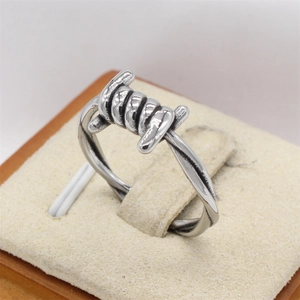 Retro punk silver barbed wire knot ring in twisted rope design for men
