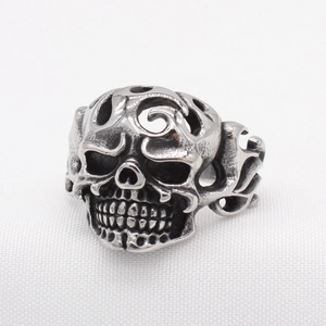 Retro gothic skull ring for men in silver steel with ornate engraved floral patterns