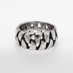 Retro punk style stainless steel chain ring for men with minimalist interlocking link design
