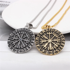 Vintage Viking Compass Vegvisir Pendant Necklace For Men Titanium Steel Retro Norse Rune Round Disc Pendant Jewelry Gift