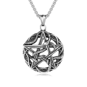 Vue détaillée du collier pendentif vintage serpent cobra et étoile pentagramme en acier