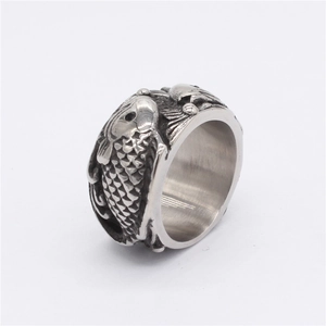 Bague vintage carpe koi en acier inoxydable oxydé avec gravures de style chinois
