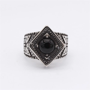 Vintage silver titanium ring for men with black gemstone and engraved vine patterns