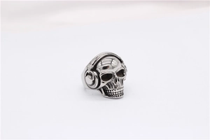 Anello teschio retrò in acciaio con cuffie e dettagli incisi in stile punk uomo