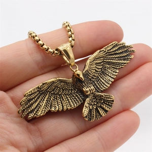 Collier avec pendentif aigle rétro en acier inoxydable doré et chaîne box robuste