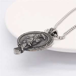 Halskette für Herren mit Wikinger-Raben-Anhänger aus Edelstahl im Vintage-Silber-Stil