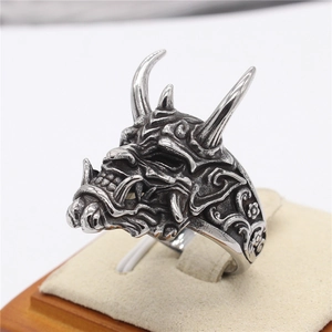 Retro horned skull ring for men in stainless steel with gothic devil mask design
