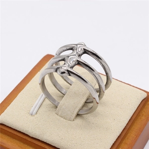 Three-band silver titanium steel ring featuring minimalist bird-shaped connecting accents