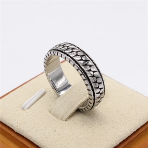 Retro stainless steel ring for men featuring textured diagonal chain pattern engraving