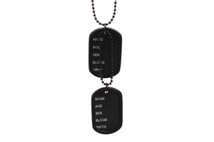 Détail du collier plaque militaire en acier inoxydable noir avec champs d'identification