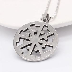 Collier avec pendentif roue solaire viking rétro en acier inoxydable argenté ajouré