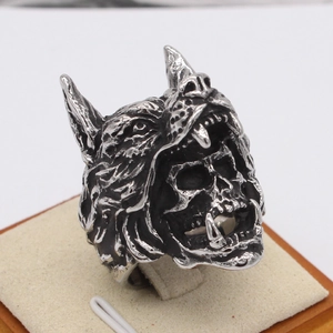 Vintage gothic wolf head and skull ring in retro stainless steel for men