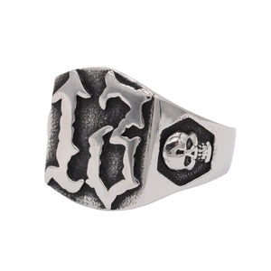 Bague vintage pour homme en acier inoxydable avec numéro 13 et motifs de crâne