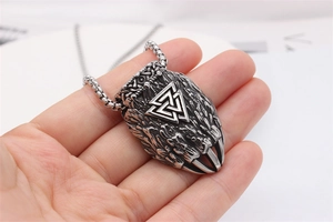 Viking Klauen-Anhänger mit Valknut-Symbol und strukturierter Oberfläche an Kugelkette