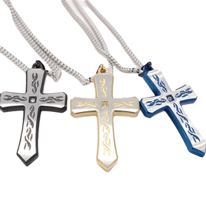 Collier Pendentif Croix en Acier Titane pour Hommes Motif de Flamme Tribale Strass Incrusté Bijoux Gothiques Punk Personnalisés