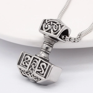 Collier avec pendentif Marteau de Thor Mjölnir vintage en acier avec nœuds celtiques