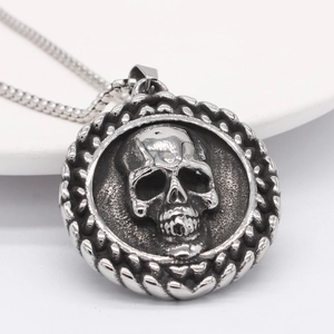 Vintage skull round pendant necklace in silver stainless steel with braided edge and square chain