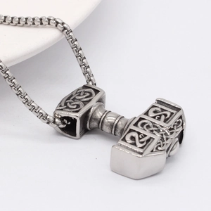 Collier avec pendentif Marteau de Thor Mjölnir vintage en acier avec nœuds celtiques