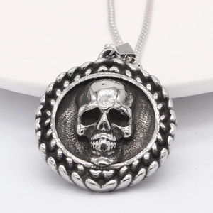 Retro skull round pendant necklace in oxidized stainless steel for men with punk style