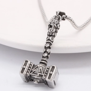 Pendentif marteau de Thor Mjölnir en acier inoxydable vintage avec gravure Valknut