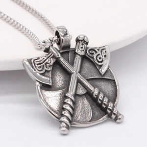 Collier viking rétro avec pendentif double hache et bouclier rond en acier argenté antique