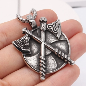 Collier avec pendentif double hache et bouclier Viking en argent vintage et chaîne box