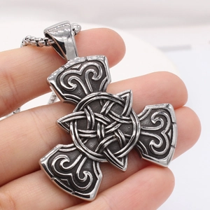 Collana con Pendente a Croce a Nodo Celtico Vichingo Retro per Uomo Acciaio Inossidabile Invecchiato Gioielli Nordici Regalo Uomo