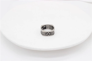 Detail of S925 sterling silver ring featuring woven mesh texture and black rhombus inlay