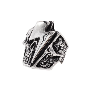 Retro-Punk-Totenkopfring aus Titanstahl mit Blitzsymbol und Vintage-Oxid-Finish